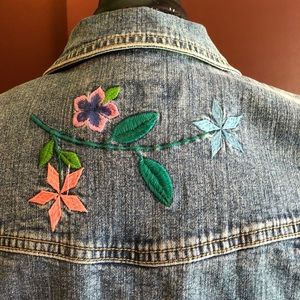 NWOT Jean jacket embellishments and embroidery